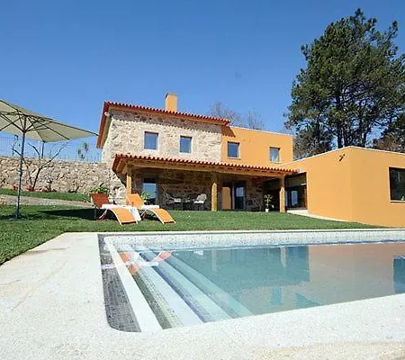 Moderne Ferienvilla Fuer 10 Personen In Cossourado Holiday home