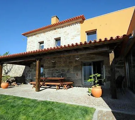 Moderne Ferienvilla Fuer 10 Personen In Cossourado Holiday home