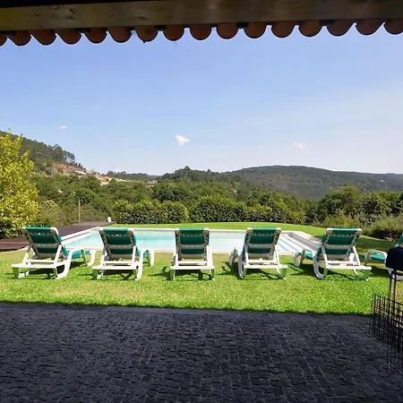 Moderne Ferienvilla Fuer 10 Personen In Cossourado